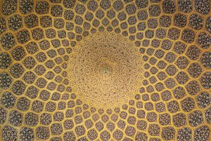 isfahan_lotfollah_mosque_ceiling_symmetric